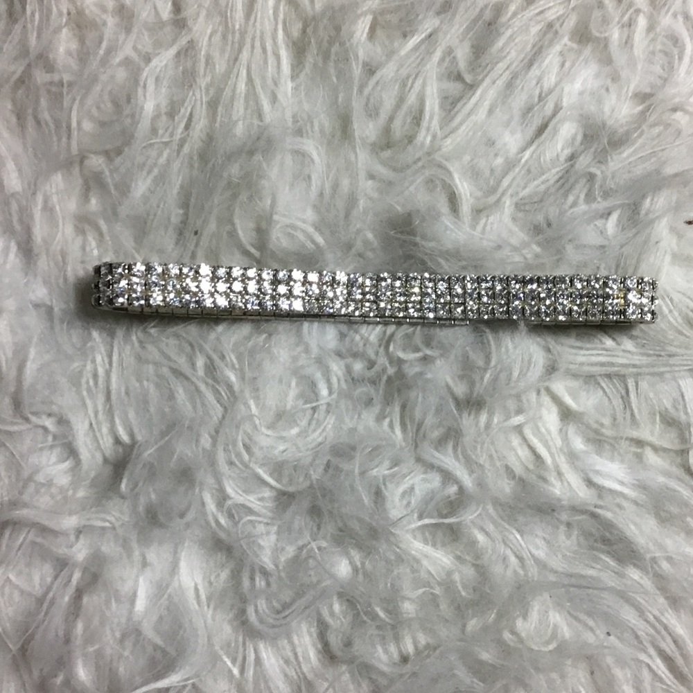 Elegant diamond choker